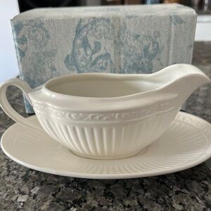 Mikasa Italian Countryside Gravy Boat with Stand - Blue and White